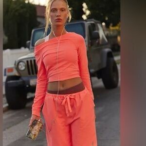 FREE PEOPLE Hot Shot Easy Set - Neon Coral Small
$80